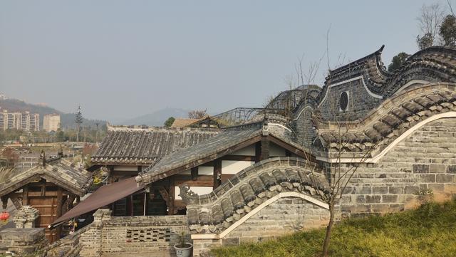 重慶大足地標公園，號稱面積最大景觀最美，辛苦走完總感覺不對