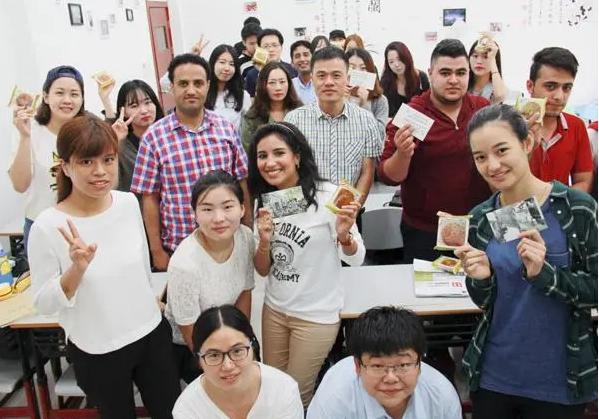  留學生在中國的待遇有爭議，入學門檻低，獎學金還挺高，國內學生不滿。