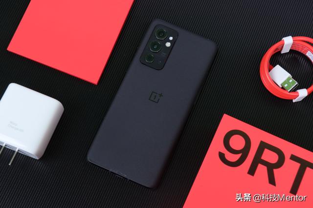 3月手机别乱买！从低端到高端，这三款手机价格低性能强