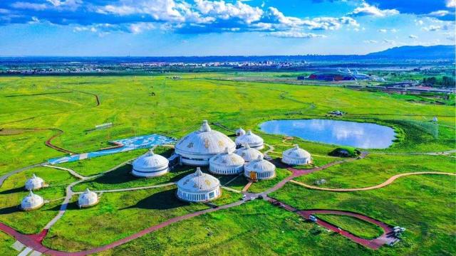 内蒙古值得去的景点是山地生物多样性最集中的地区,很受欢迎.