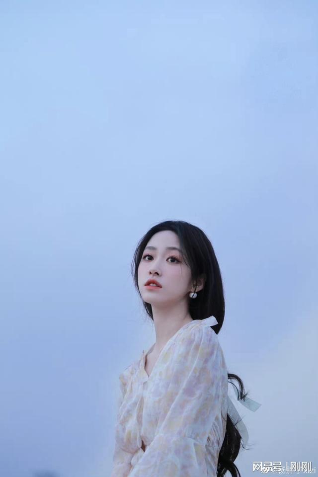 花枝招展杨肸子