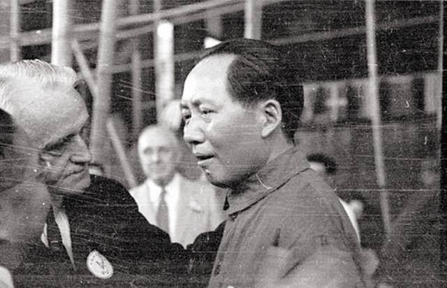 1945年重庆谈判，监视毛主席的宪兵落泪，营长由衷感慨：天下少有