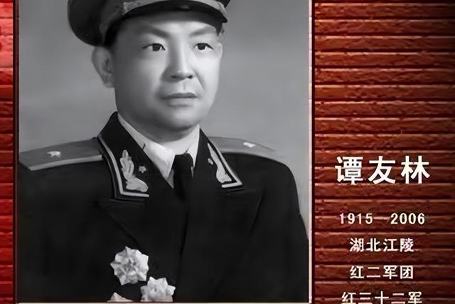 两名特工在美国接受嘉奖，曾在中国进行谍报活动，被捕坐牢20年