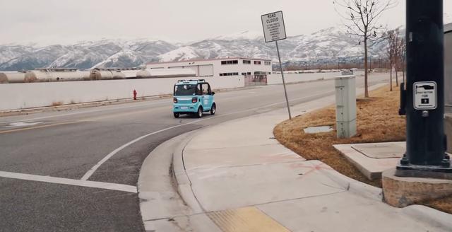 美国佬看不上我国电车，图便宜花2000买来试驾，却爱上了中国制造