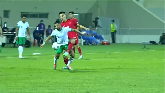 国足1-1沙特背后：逼平不仅靠运气，李霄鹏3次换人喜忧参半