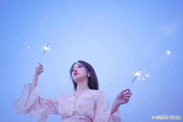 花枝招展杨肸子