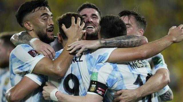 南美世预赛最佳阵容出炉，阿根廷4人领跑！另2国球星尴尬入选