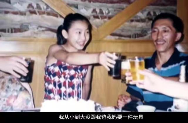 冬奥冠军徐梦桃获赠两套房产！价格超百万场面盛大，曾挤36平房子