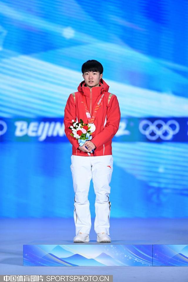 心系祖国奋进逐梦 志存高远不负使命——习近平总书记的回信让中国冰雪健儿备受鼓舞