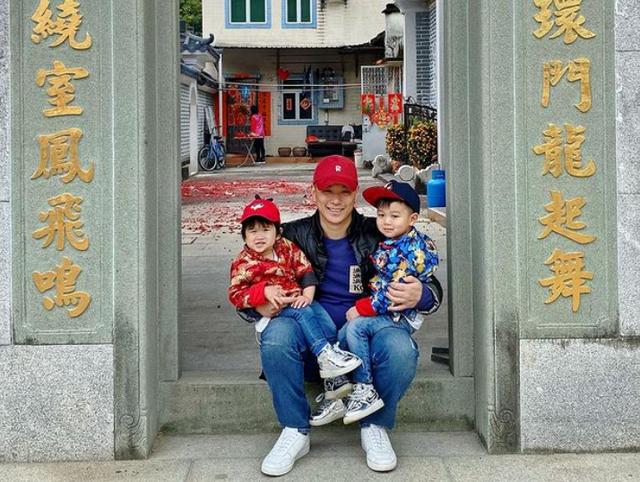 胡杏儿一家回农村过年，不嫌弃简陋环境，老公包揽农活长子挑扁担
