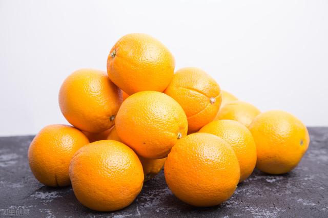 橙子是最健康的水果吗？12 种比橙子含有更多维生素 C 的食物