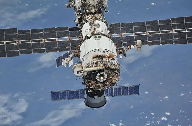 SpaceX载人飞船停产！美航天员坐扫帚飞向空间站？空间站正闹分家