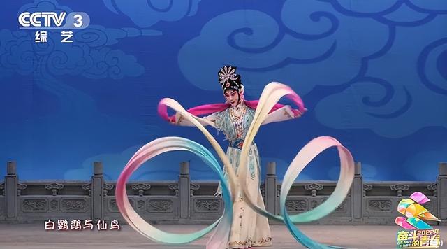 央视五四晚会：易烊千玺惊艳，马凡舒动人，赵丽颖创收视高峰