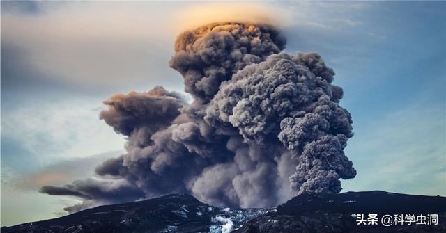 地球上最大的“火药桶”，黄石超级火山有多恐怖？能被核弹引爆吗