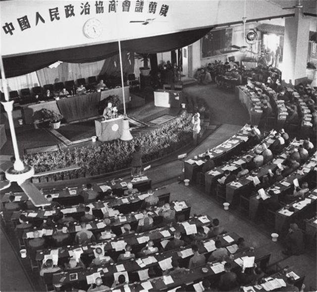 黄炎培主张保留“中华民国”简称，司徒美堂愤然起身：我不同意