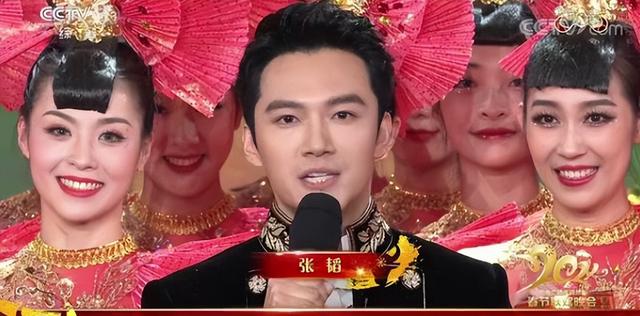 准备充分，张韬直播表现出色，康辉称赞其有才华有颜值