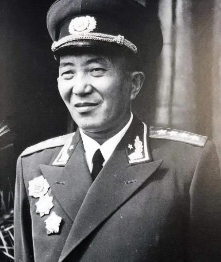 1977年邓小平亲自点将迟浩田，迟浩田提出申请，邓小平：我不同意