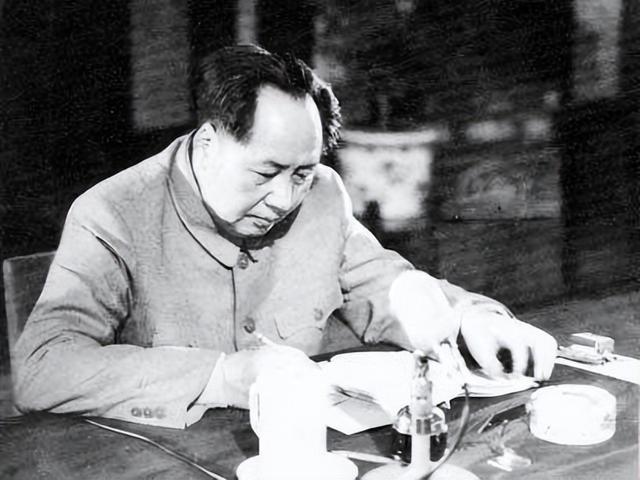 1976年毛泽东临终前，曾交代张玉凤：我去世后每年到我坟上看看我