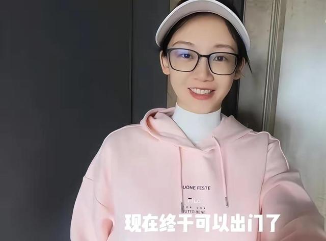 苗苗官宣怀二胎，自己开车去产检没老公陪！郑恺哭了：想回家