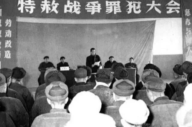 邱行湘特赦后想当搬运工人，周恩来得知后：你们的身份是国家干部