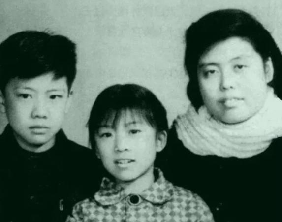 同样是“母亲专业户”，把萨日娜和宋春丽放在一起看，差别出来了