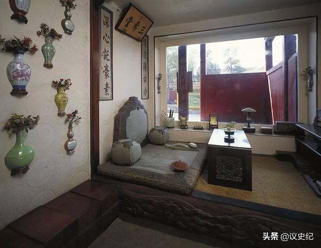 乾隆的一天是怎么过的？4点起床、晚上7点翻牌