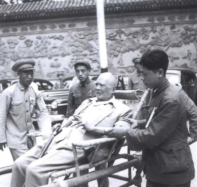 1911年洪门大哥倾尽家产支持革命，开国大典时周总理：抬上天安门