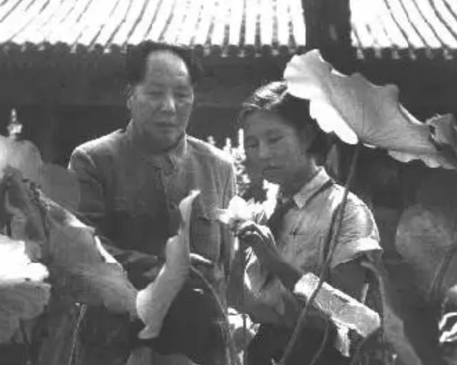 1972年李讷离婚，毛主席得知原因后落泪：讷娃的婚事太草率了
