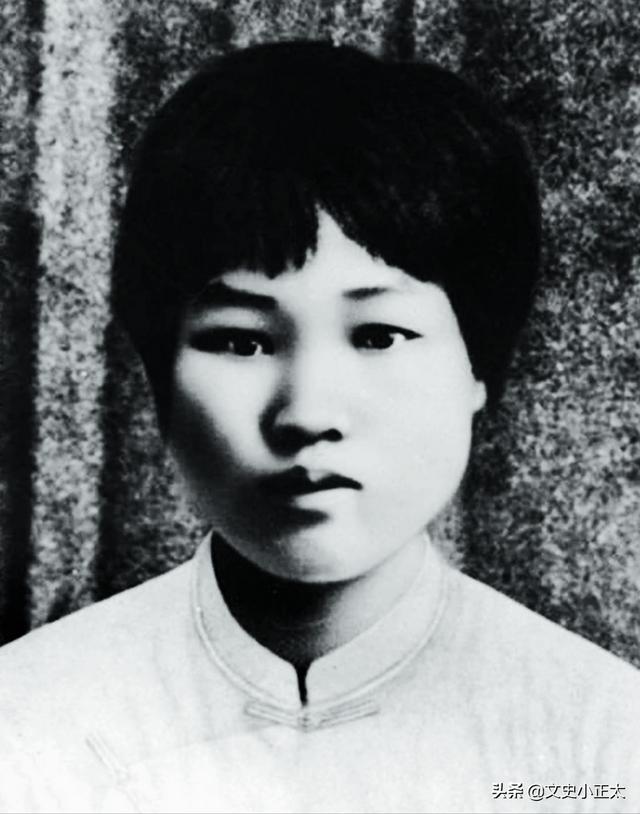 李讷排队瞻仰毛主席，工作人员一眼认出，李讷：我只是来看看爸爸
