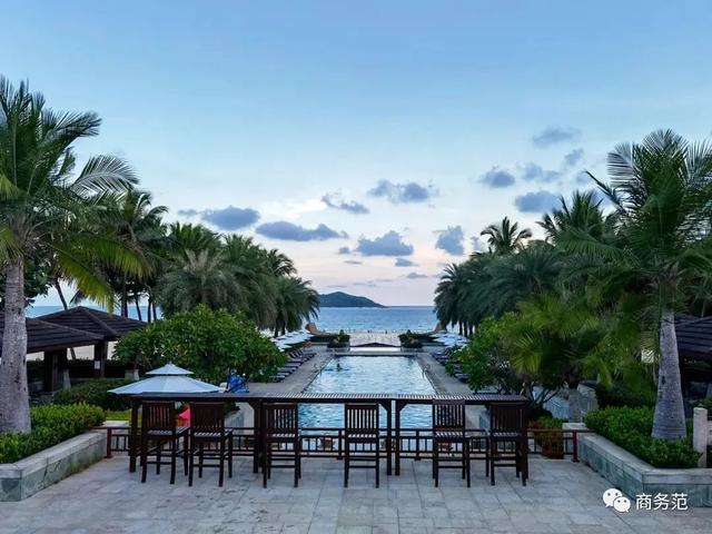 結婚四周年，我們帶女兒穿越回婚禮那一天…