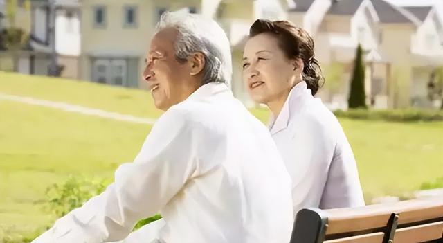 寿命长不长，低头看看脚？自查一下，你的脚是否有4个特征？