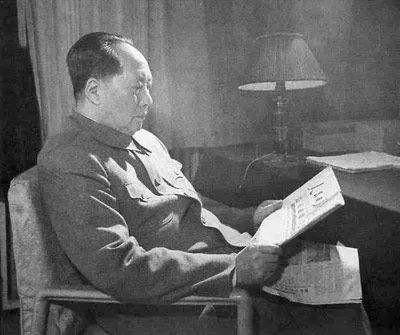 周总理病逝，秘书问毛主席是否参加追悼会，毛主席：我也走不动了
