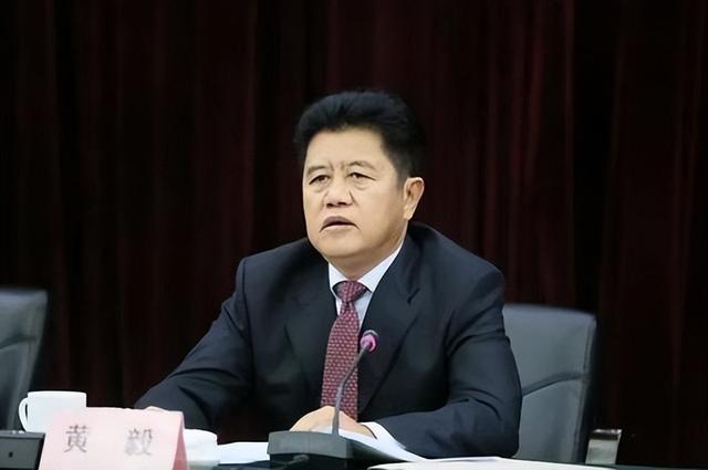 2022年“云南首虎”黄毅被查，身居省委常委10年，曾痛批秦光荣