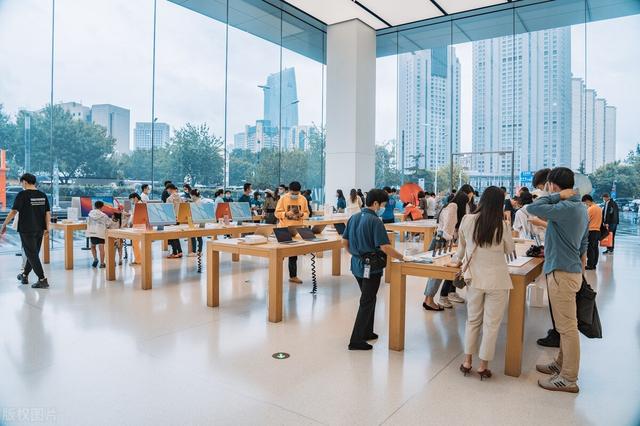 iPhone有那么多问题，为啥很多人还在用呢？内行人说出3个原因