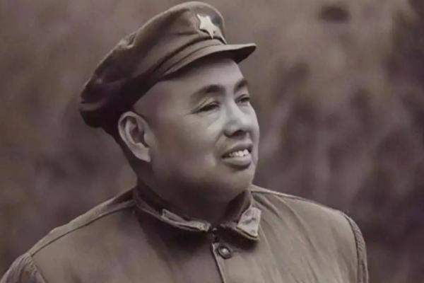 孟良崮战役战前为何许世友会怒摔粟裕的电话，战后则被陈老总批评