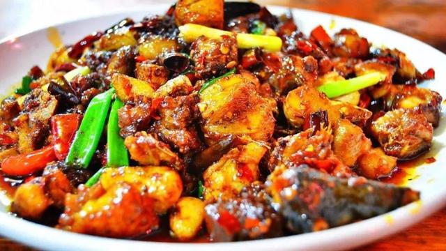 雞肉怎么一絲一絲的,怎么把雞肉鹵的一絲一絲的,免費好文快來看!