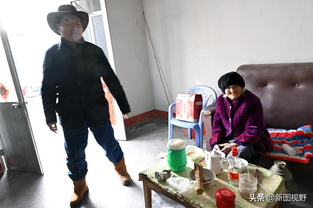 104岁长寿奶奶，每天喝2两小酒，下酒菜比较简单，看看她爱吃啥