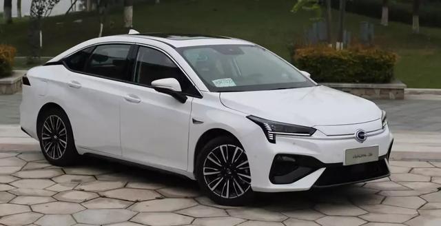 老师儿，买新能源车不？可中的那种