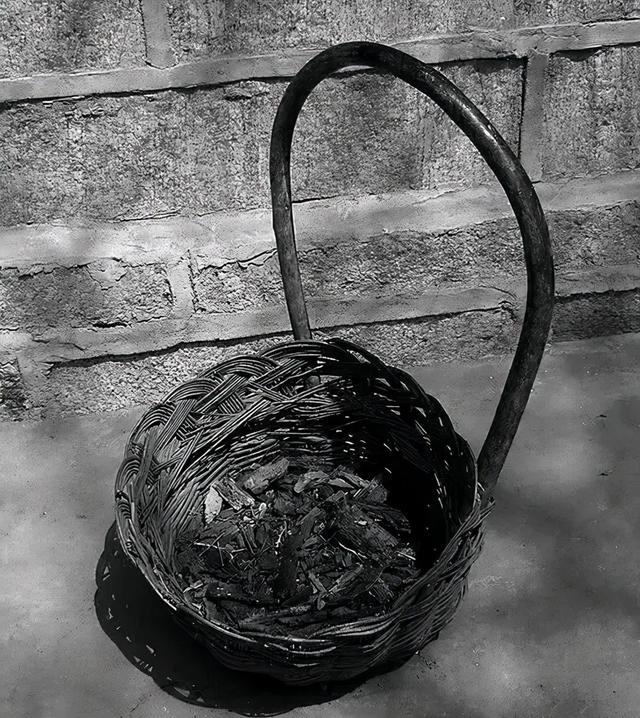 46,茓子 过去农村用来茓粮食的47,升 农村用来量米用的工具48,舂米