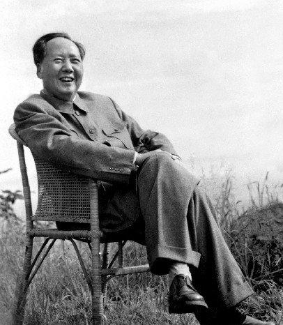 1949年开国大典，周恩来领着一个女孩，见到毛泽东就喊：大首长
