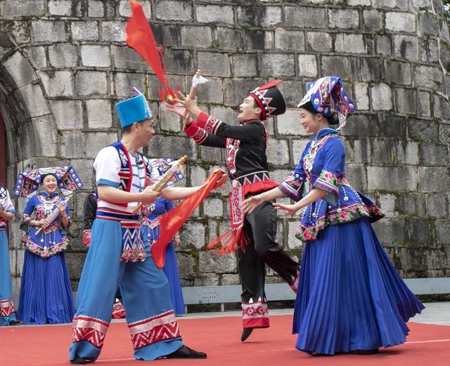 桂林：桂剧、彩调经典片段在古南门实景展演