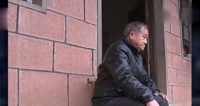 89年放牛娃山上捡大量现金，意外牵出连环血案，警方连夜全国通缉