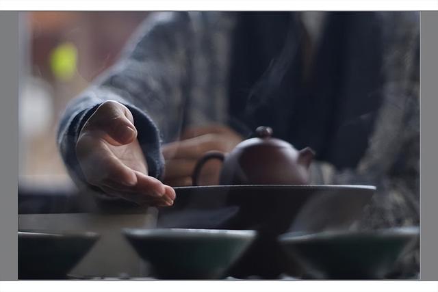 泡一壶好茶叶，等候那一个能陪着你喝茶的人
