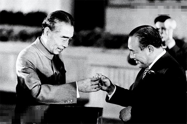 1978年日本记者刁难：钓鱼岛属于哪国，邓小平巧妙应答令人佩服