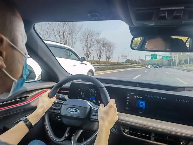 .5t和2.0l哪个动力好l是什么意思(1.5t和2.0l有什么差距)"