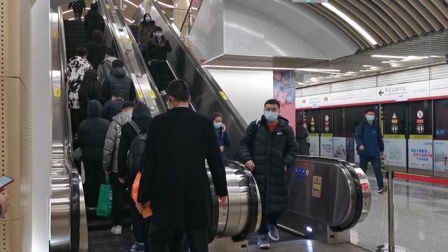 红酒可以坐地铁吗，太原：春节地铁文明出行 为您送上安全“宝典”