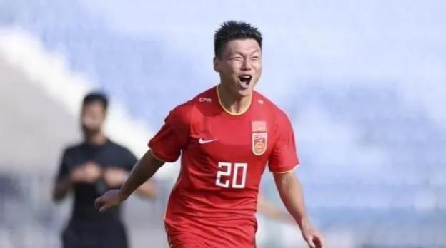 从1-1到4-2，中国足协如释重负，战术得当+球员拼命，国足被骂醒