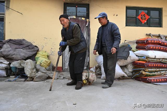 106岁长寿爷爷，每天喝2壶茶，100岁时戒酒，至今还自己烧水做饭