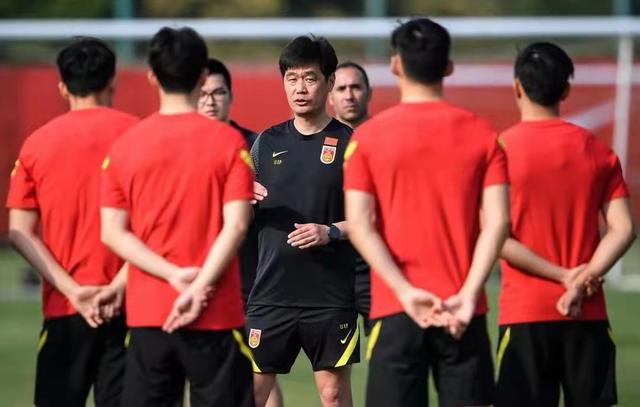 中国男足0-2完败于阿曼，全场竟然没有一次有威胁射门，颜面尽失