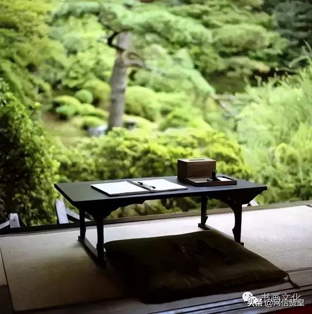 静坐常思己过，闲谈莫论人非。